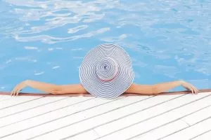 רמקולים לבריכה רמקולים לבריכת שחייה