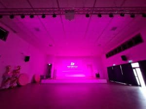 התקנת מערכת הגברה תאורה ומולטימדיה