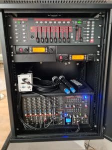 התקנת מערכת הגברה תאורה ומולטימדיה